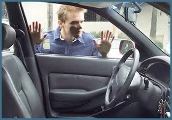 Safe Key Shop Apollo Beach, FL 813-302-1850 - 19-locked-keys-in-car